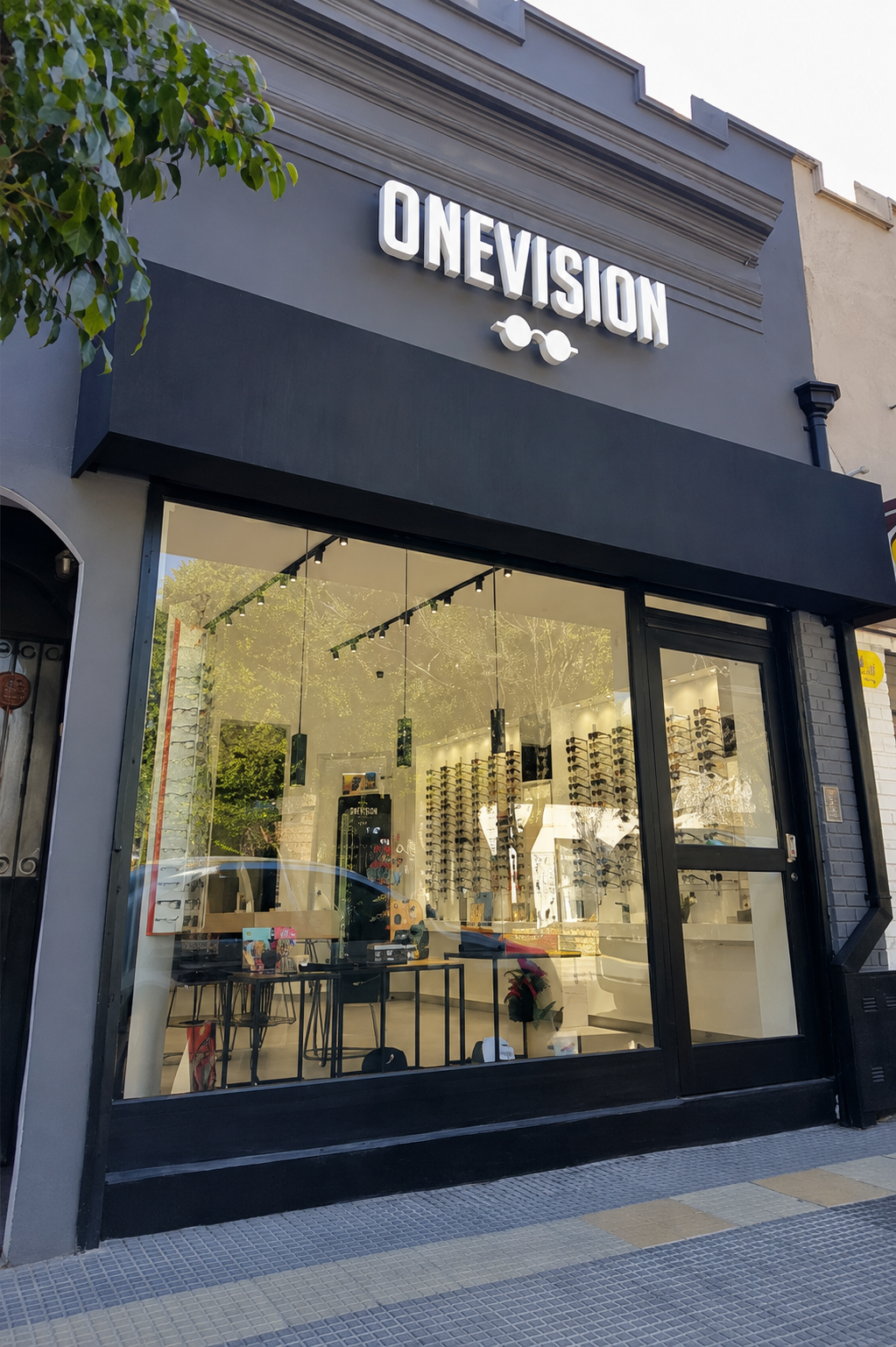 Sucursal OneVision en Esteban Adrogué 1289, Adrogué Centro