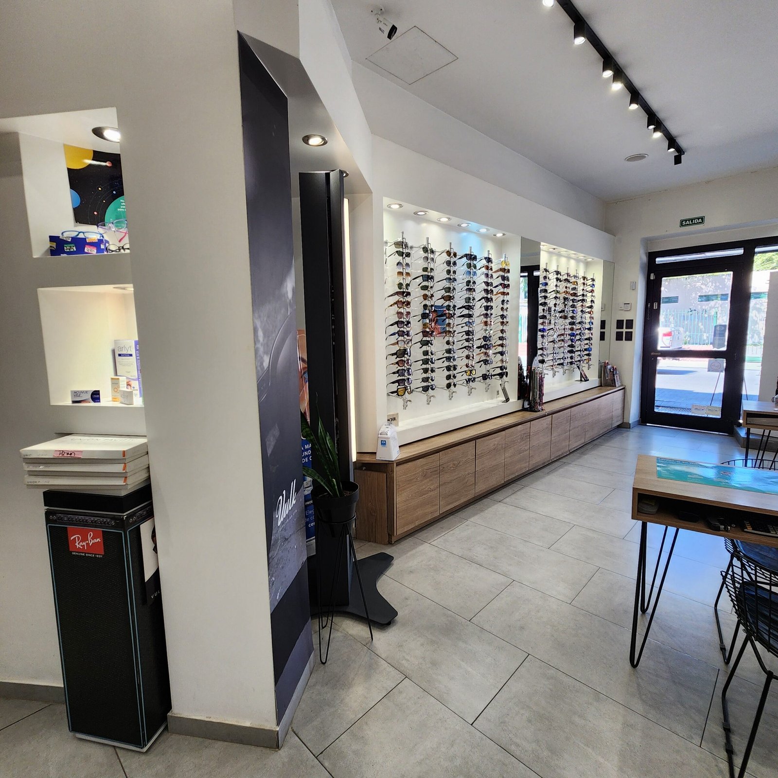 Sucursal OneVision en Esteban Adrogué 1289, Adrogué Centro