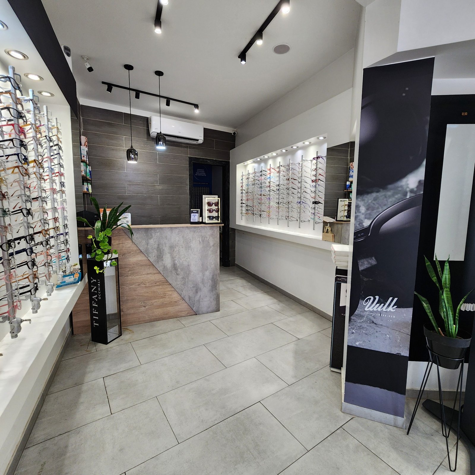 Sucursal OneVision en Esteban Adrogué 1289, Adrogué Centro