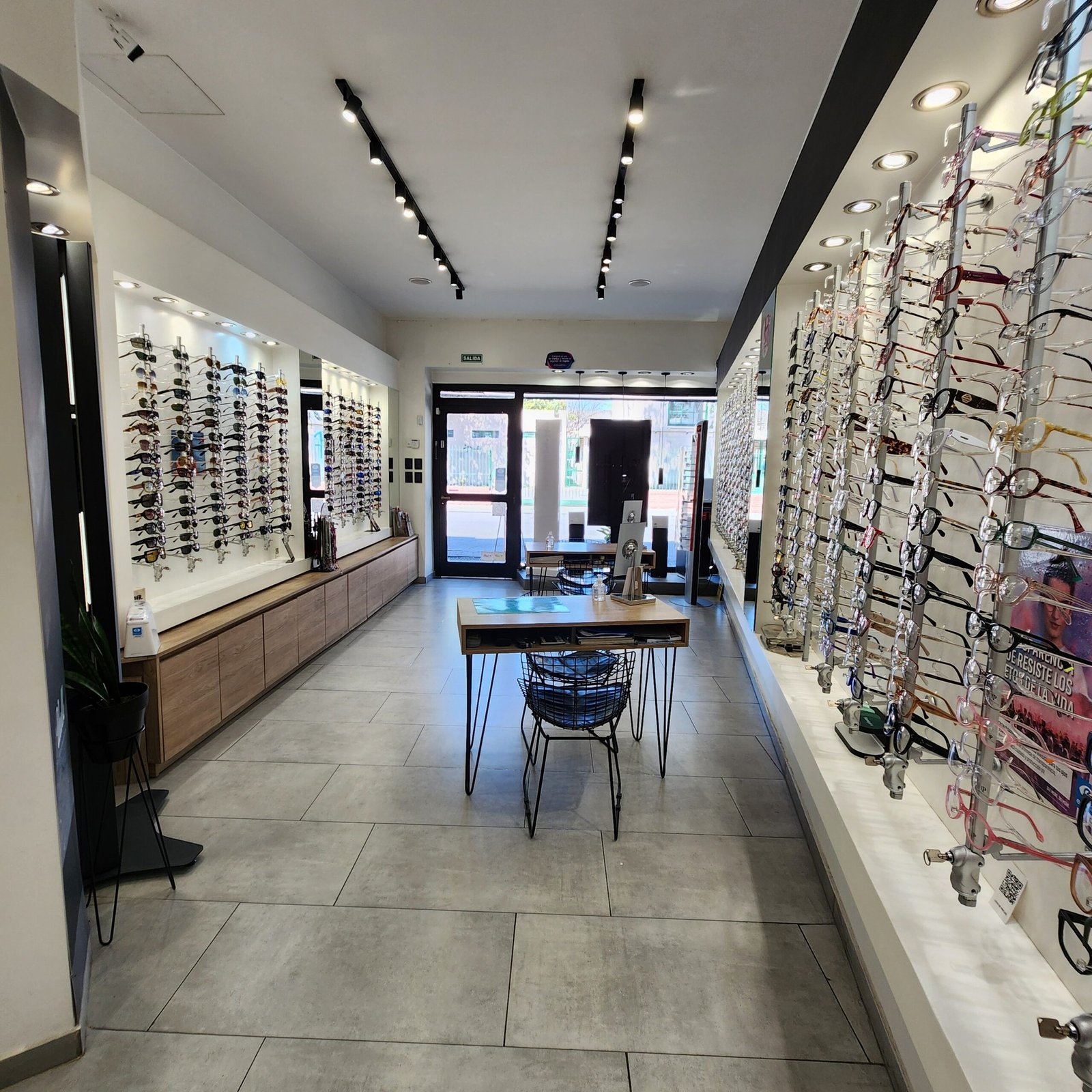 Sucursal OneVision en Esteban Adrogué 1289, Adrogué Centro