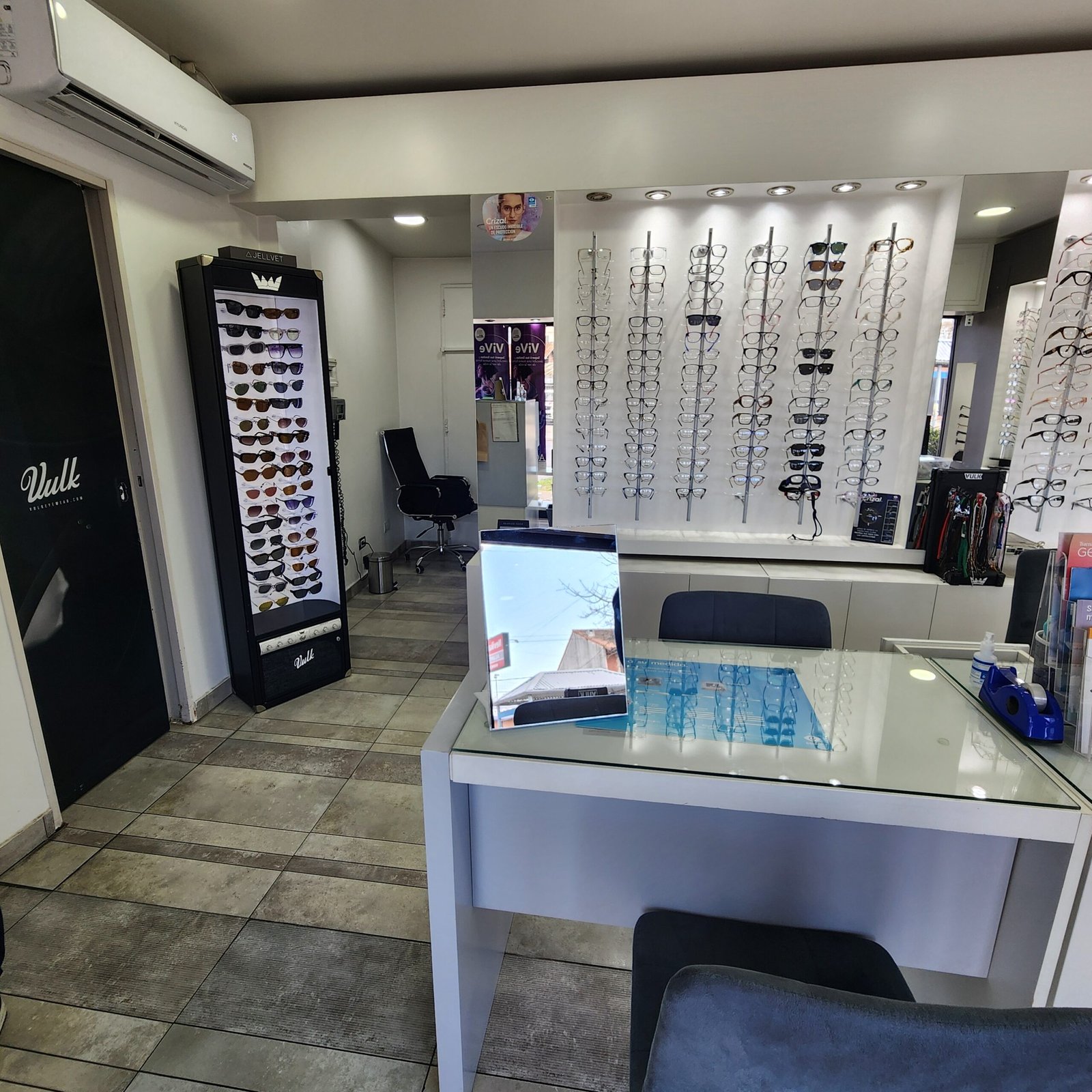 Sucursal OneVision en Avenida Espora 1100, Adrogué