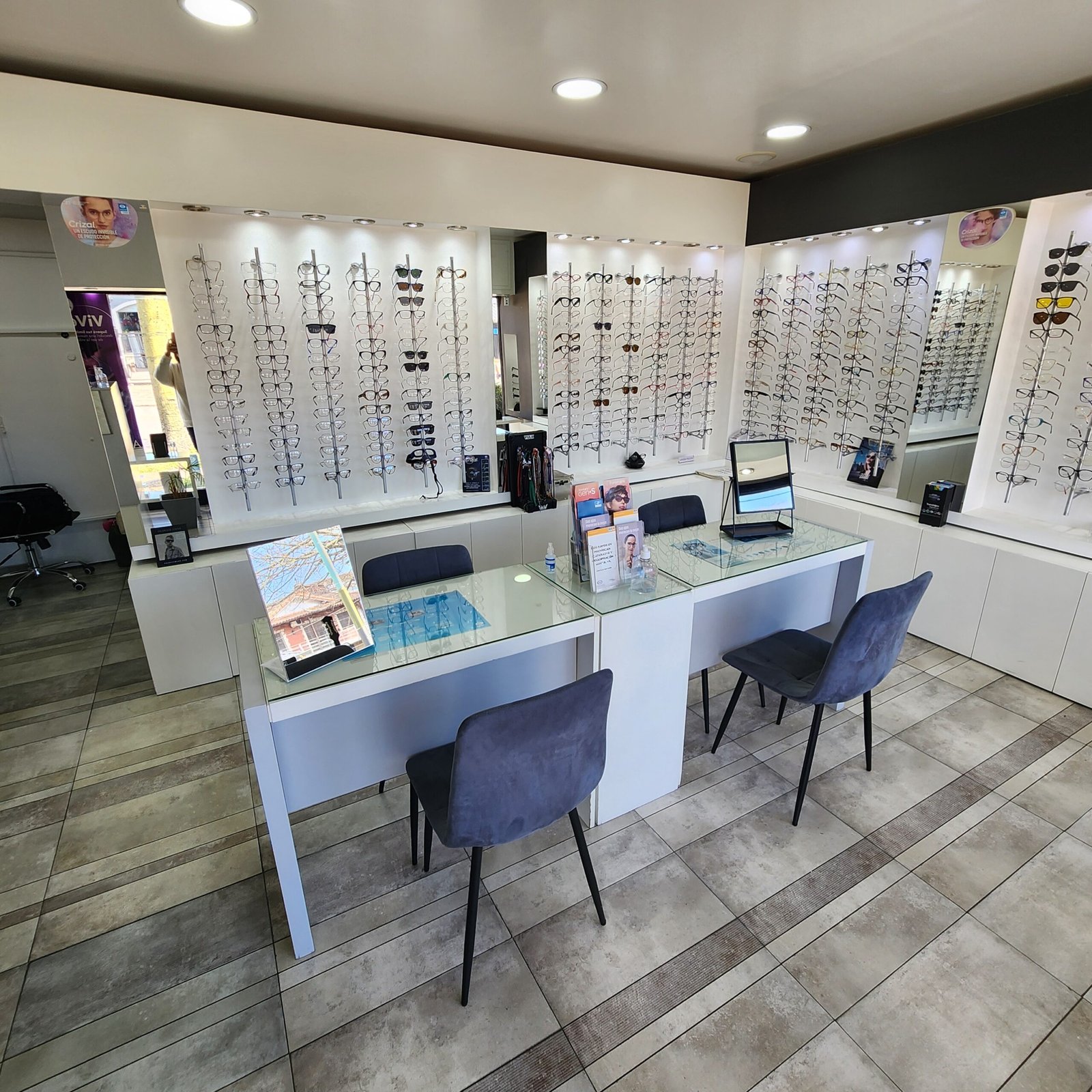 Sucursal OneVision en Avenida Espora 1100, Adrogué