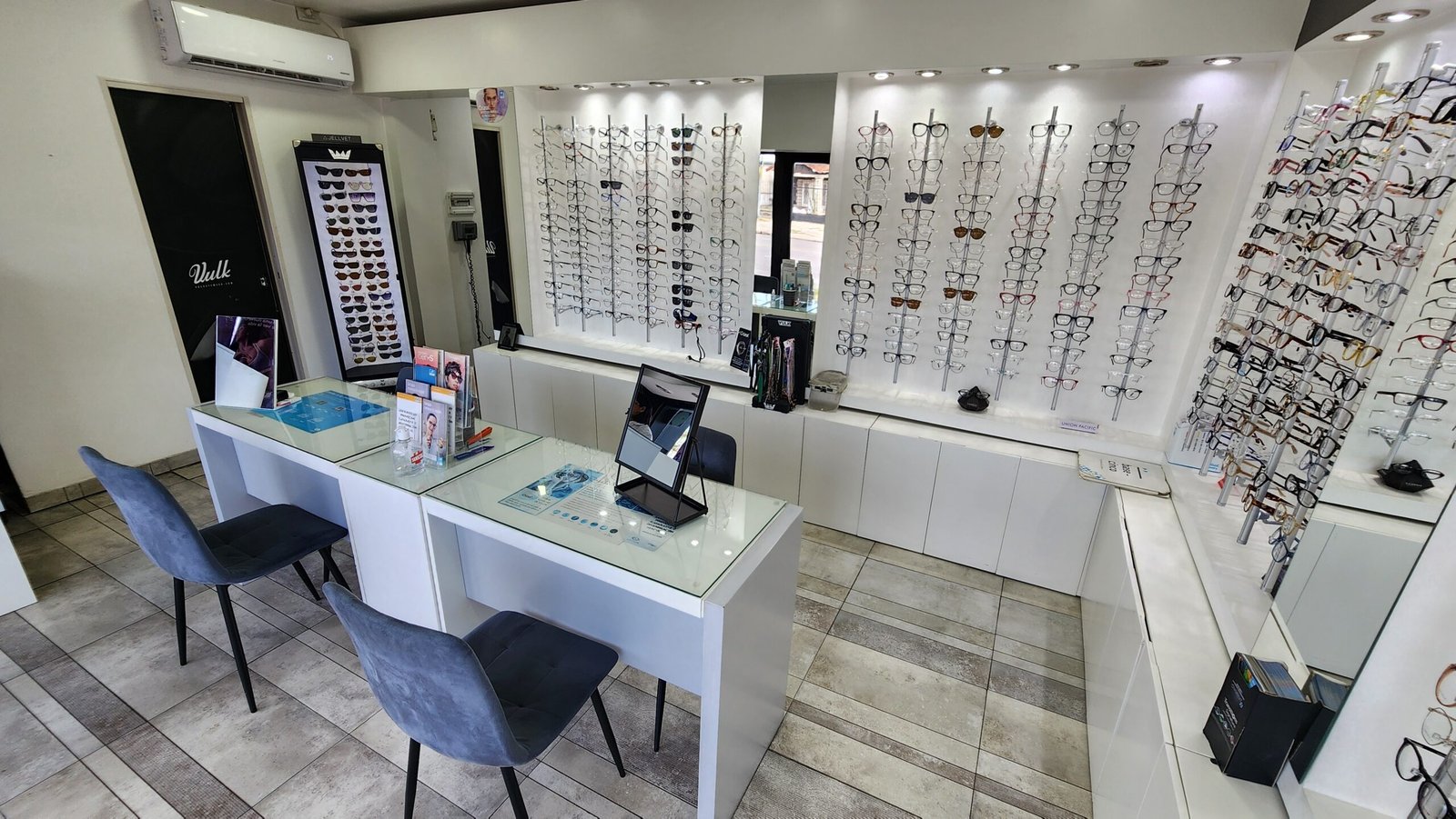 Sucursal OneVision en Avenida Espora 1100, Adrogué
